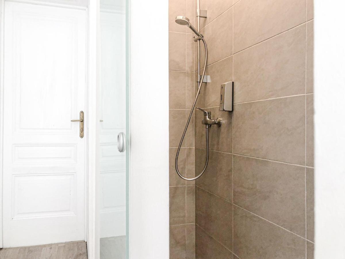 Commodious 2Br Apt. Near Akh-Perfect For Groups Bécs Kültér fotó
