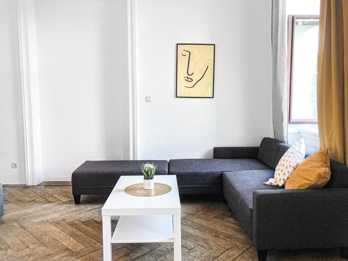 Commodious 2Br Apt. Near Akh-Perfect For Groups Bécs Kültér fotó