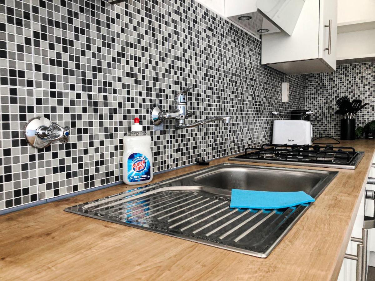 Commodious 2Br Apt. Near Akh-Perfect For Groups Bécs Kültér fotó