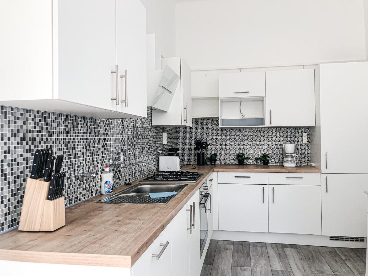 Commodious 2Br Apt. Near Akh-Perfect For Groups Bécs Kültér fotó