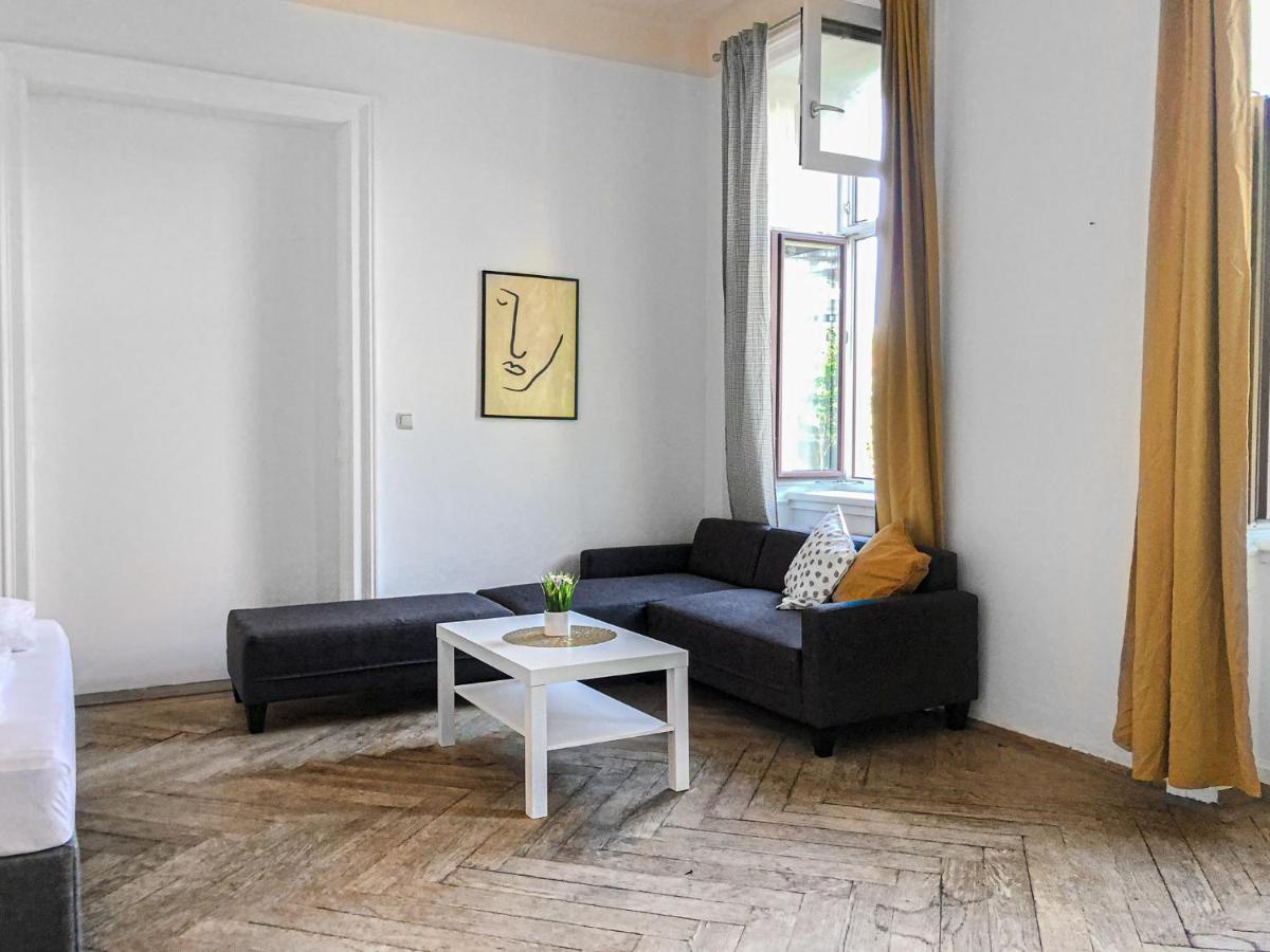 Commodious 2Br Apt. Near Akh-Perfect For Groups Bécs Kültér fotó
